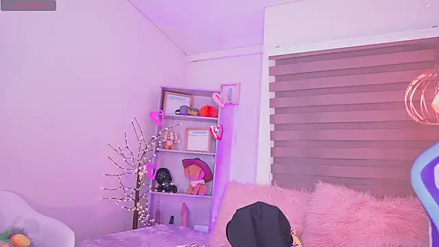 madelyn rose  online show from September 23, 1:30 am