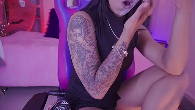 madelyn rose  online show from October 31, 2:56 am