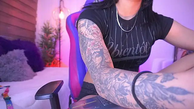 madelyn rose  online show from December 2, 1:33 am