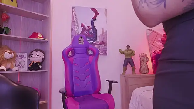 madelyn rose  online show from April 18, 4:22 pm