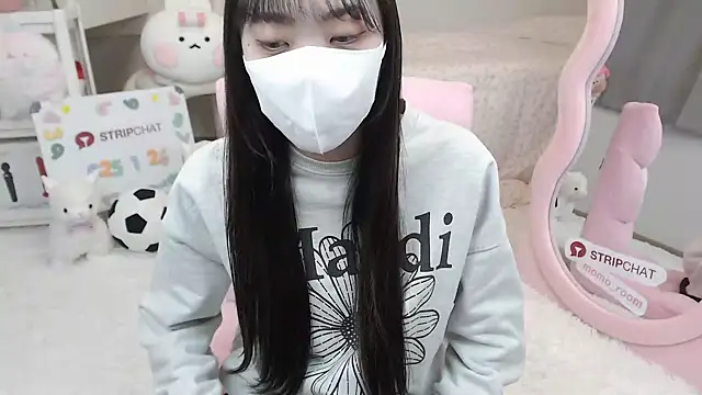 Snapshot of momo_room chatting on January 26, 5:02 am momo room online show from January 26, 5:02 am