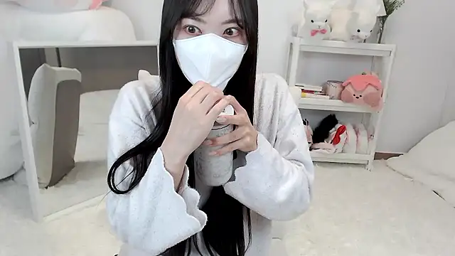 momo room online show from May 5, 4:20 am