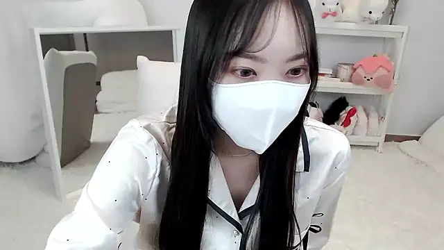 momo room online show from May 9, 11:59 am