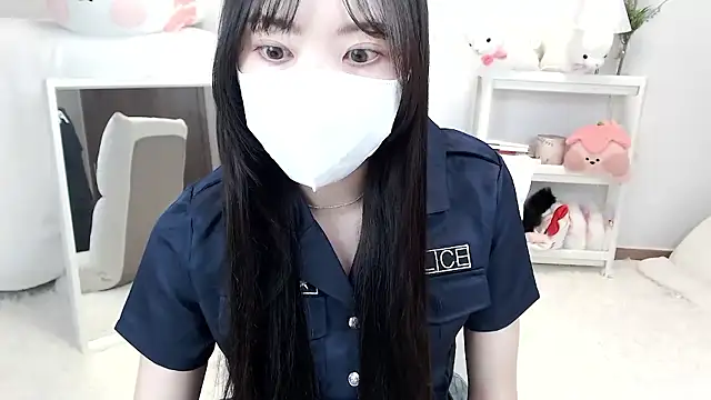 momo room online show from May 17, 11:39 am