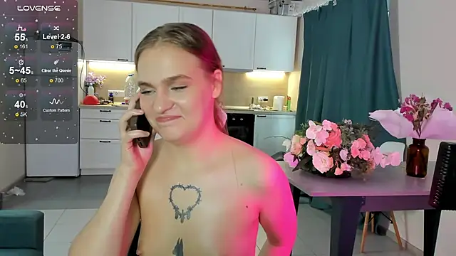 CarolineLovers online show from December 5, 8:55 am