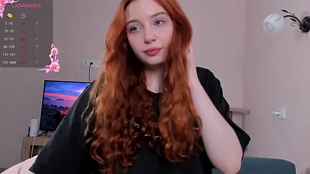 Snapshot of cinnabon_girls chatting on December 5, 8:22 pm cinnabon girls online show from December 5, 8:22 pm