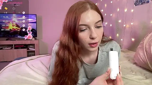Snapshot of cinnabon_girls chatting on January 17, 6:02 pm cinnabon girls online show from January 17, 6:02 pm