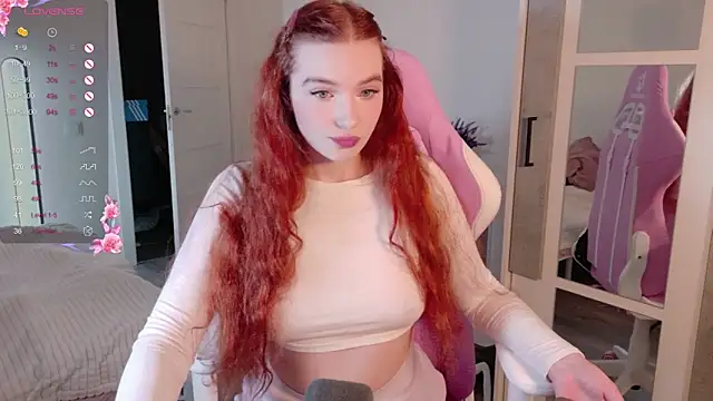 Snapshot of cinnabon_girls chatting on October 6, 4:10 am cinnabon girls online show from October 6, 4:10 am