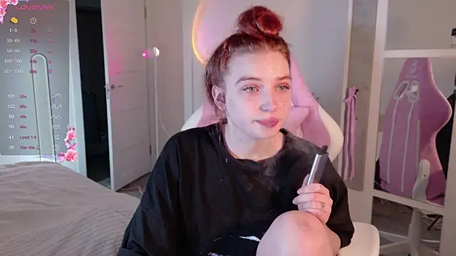 Snapshot of cinnabon_girls chatting on October 13, 5:07 am cinnabon girls online show from October 13, 5:07 am