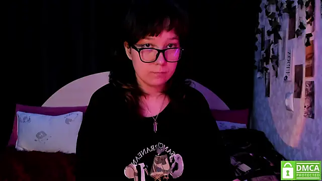 Snapshot of dreamgirllovee chatting on October 11, 9:24 pm dreamgirllovee online show from October 11, 9:24 pm