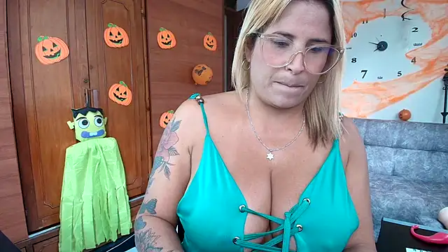 Snapshot of Majo_Soussa chatting on October 20, 12:49 pm Majo Soussa online show from October 20, 12:49 pm