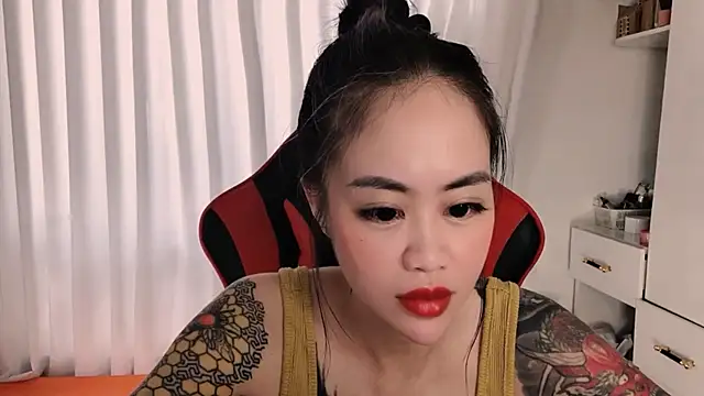 Snapshot of witch-39 chatting on April 13, 5:57 am witch-39 online show from April 13, 5:57 am