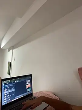 Snapshot of Pinkhotbaby chatting on February 11, 4:46 pm Pinkhotbaby online show from February 11, 4:46 pm