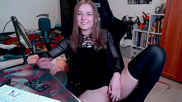 stellablondy online show from December 17, 2:55 pm