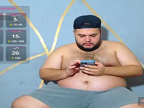 Snapshot of damian_chubby chatting on September 13, 2:33 am damian chubby online show from September 13, 2:33 am