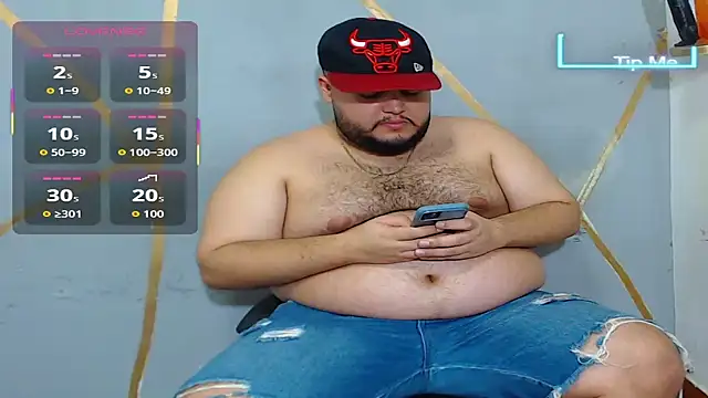 Snapshot of damian_chubby chatting on October 2, 4:30 am damian chubby online show from October 2, 4:30 am