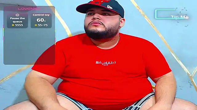 Snapshot of damian_chubby chatting on October 16, 5:08 am damian chubby online show from October 16, 5:08 am