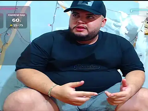 Snapshot of damian_chubby chatting on October 21, 9:15 pm damian chubby online show from October 21, 9:15 pm