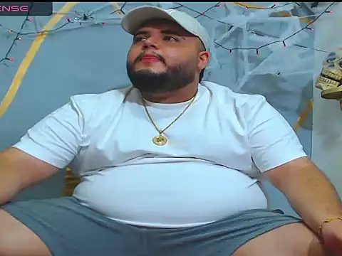 Snapshot of damian_chubby chatting on October 24, 6:26 pm damian chubby online show from October 24, 6:26 pm