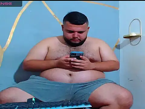 Snapshot of damian_chubby chatting on November 14, 3:27 am damian chubby online show from November 14, 3:27 am