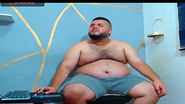 Snapshot of damian_chubby chatting on November 16, 9:20 pm damian chubby online show from November 16, 9:20 pm