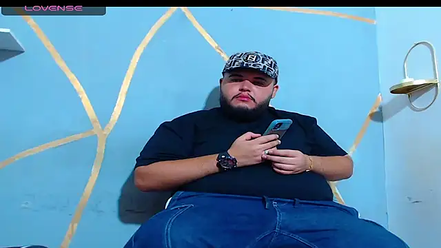 Snapshot of damian_chubby chatting on November 23, 11:21 am damian chubby online show from November 23, 11:21 am