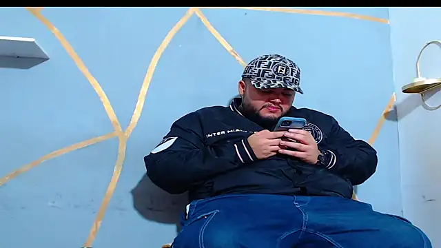 Snapshot of damian_chubby chatting on November 24, 7:19 am damian chubby online show from November 24, 7:19 am