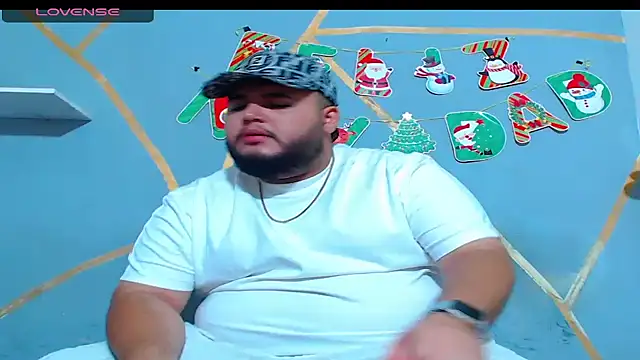 Snapshot of damian_chubby chatting on November 26, 2:23 am damian chubby online show from November 26, 2:23 am