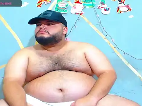 Snapshot of damian_chubby chatting on December 13, 11:54 pm damian chubby online show from December 13, 11:54 pm