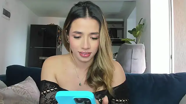 Snapshot of honeyann08 chatting on February 22, 1:02 pm honeyann08 online show from February 22, 1:02 pm