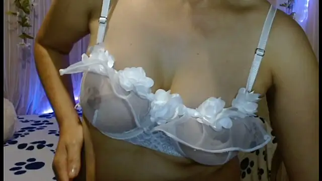 italagomez  online show from January 6, 11:42 pm