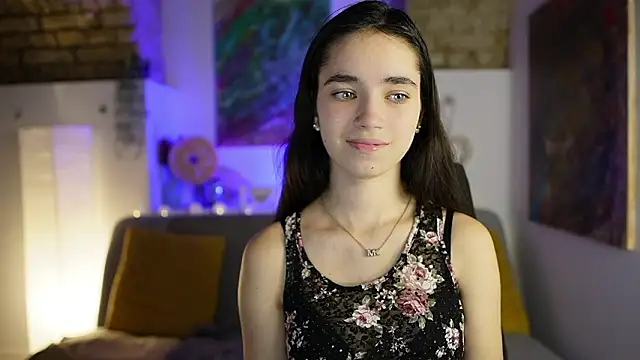 Gia Paige18 online show from December 17, 4:21 pm