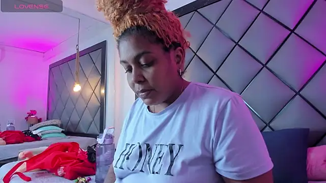 ELLA KELLY online show from April 7, 12:16 pm