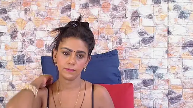 Snapshot of EroticSexyStripper chatting on February 25, 6:14 am EroticSexyStripper online show from February 25, 6:14 am