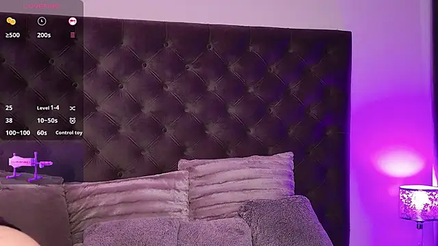 Snapshot of KrisNoir chatting on July 28, 3:21 pm KrisNoir online show from July 28, 3:21 pm