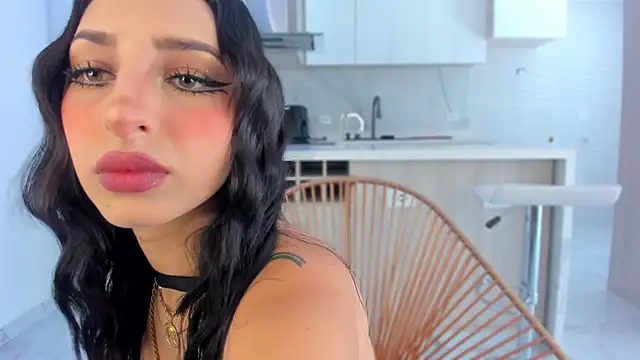 Snapshot of MelodyAdamss chatting on February 21, 7:43 pm MelodyAdamss online show from February 21, 7:43 pm