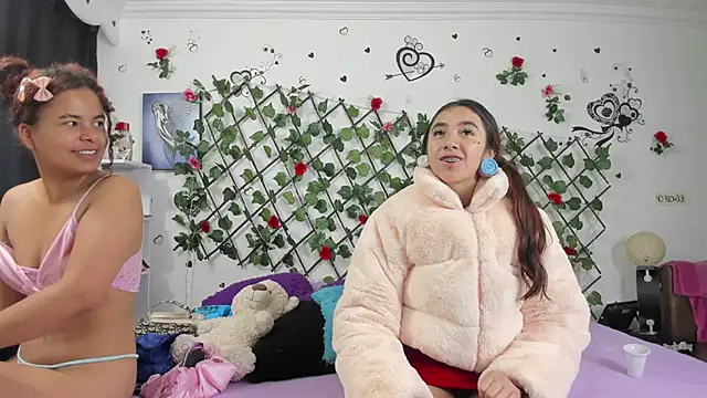 1lovelygirls online show from January 4, 11:33 am