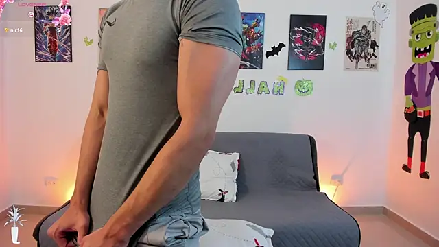 jonathanjoestar  online show from October 25, 9:42 pm