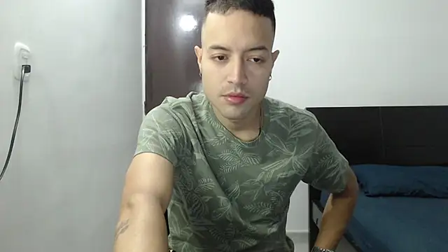 dimitriquiet05 online show from December 28, 2:11 am