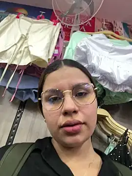 lalilamassu1 online show from February 4, 8:28 pm