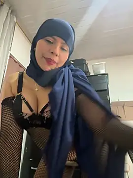 lalilamassu1 online show from February 25, 5:08 am