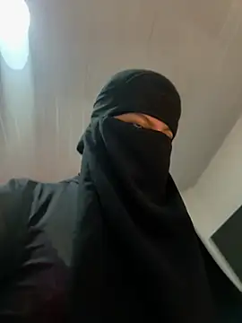 lalilamassu1 online show from March 21, 4:40 pm