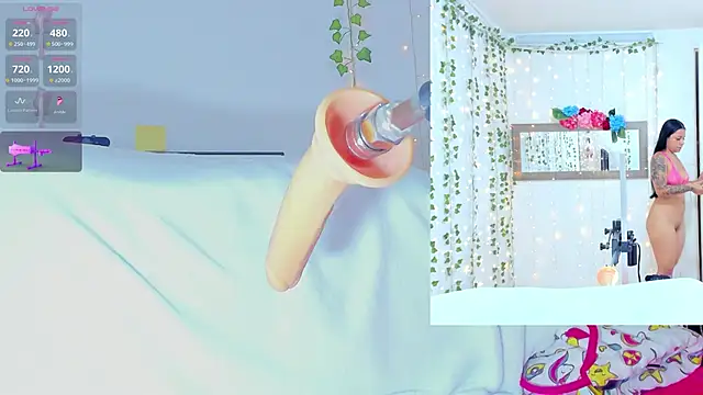 Tiffanny Love  online show from March 18, 4:04 pm