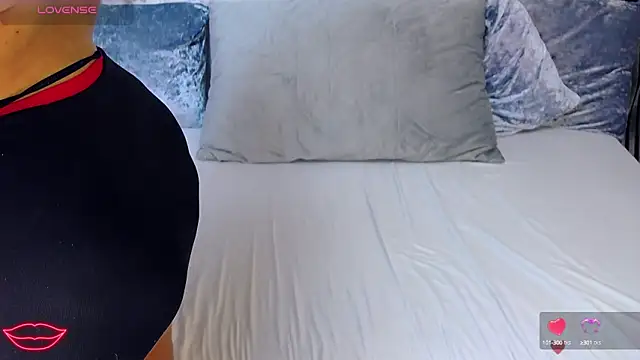 Snapshot of Valeri_wow_Boobs chatting on December 12, 6:42 pm Valeri wow Boobs online show from December 12, 6:42 pm