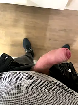 Snapshot of dimitriei chatting on December 5, 7:16 am dimitriei online show from December 5, 7:16 am