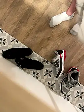 Snapshot of dimitriei chatting on December 9, 7:17 am dimitriei online show from December 9, 7:17 am