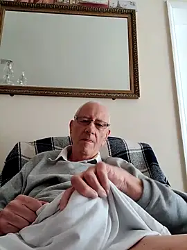 Snapshot of cutaboverest chatting on May 13, 10:12 am cutaboverest online show from May 13, 10:12 am
