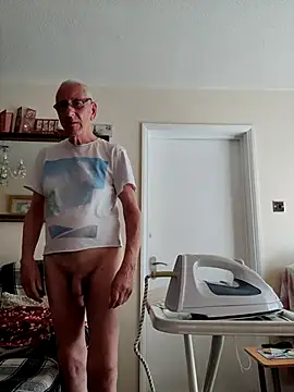 Snapshot of cutaboverest chatting on May 24, 3:06 pm cutaboverest online show from May 24, 3:06 pm