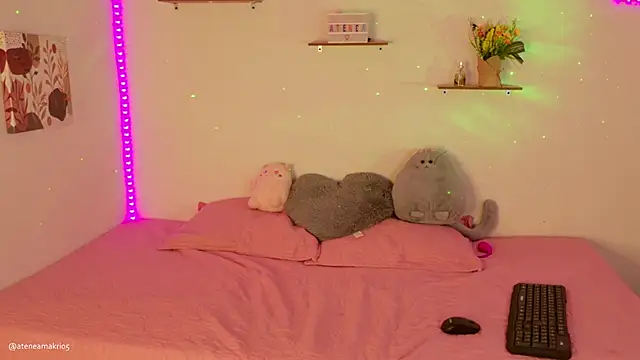 Snapshot of Atenea_Makri chatting on February 6, 10:00 pm Atenea Makri online show from February 6, 10:00 pm