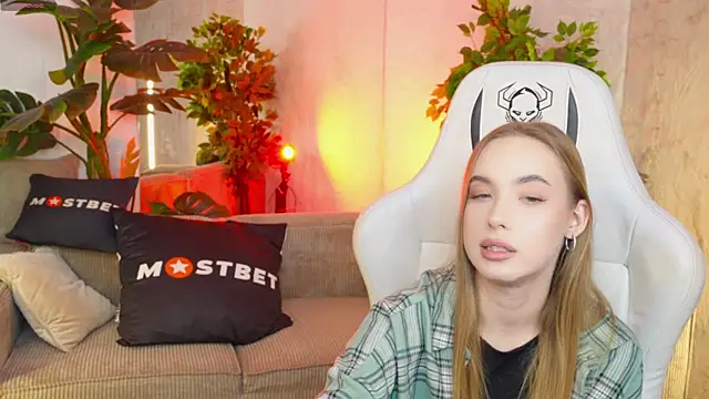 Linda054 online show from December 14, 6:09 pm